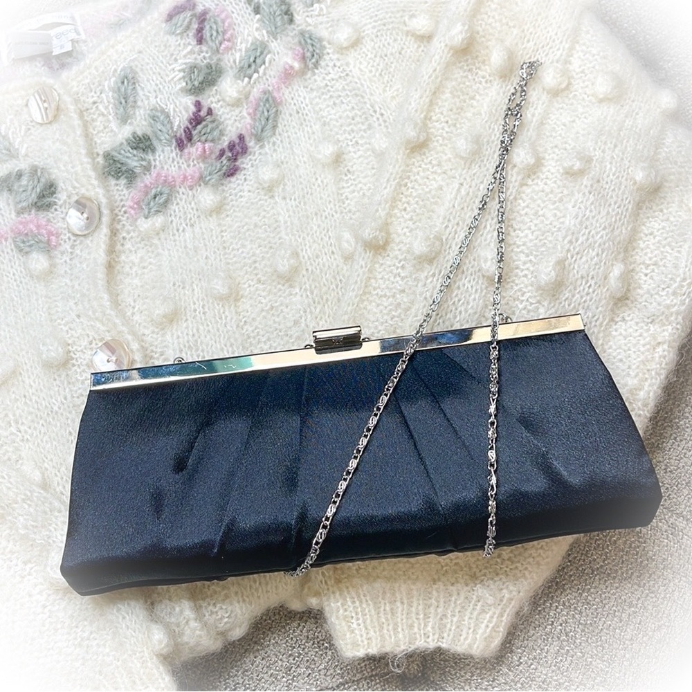 💕NWT Beautiful Black Satin Evening Clutch with Silver Chain💕 - Picture 7 of 8